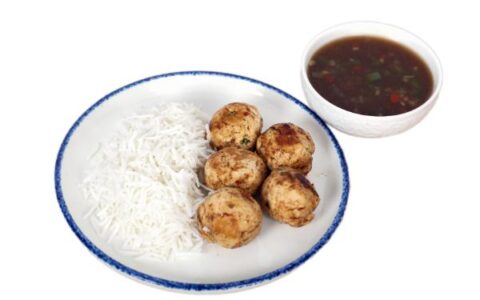 Chicken Meatballs With White Rice (Sauce)