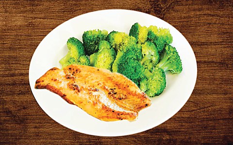 Hamour in Turmeric Spices with Broccoli